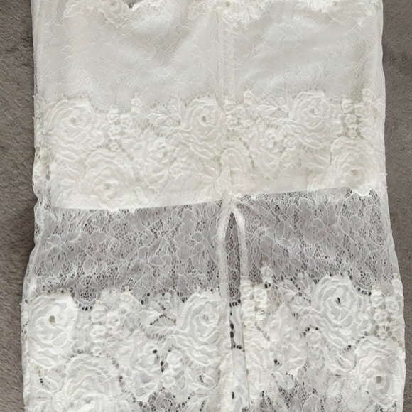 Bebe white with flowery 🌼 design pencil skirt - Picture 7 of 7